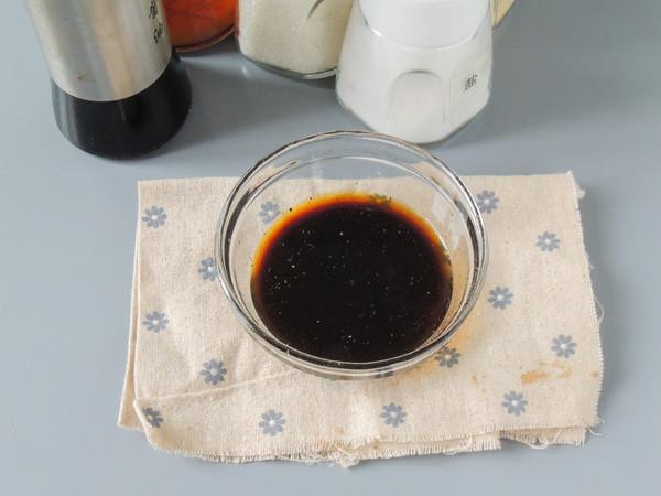 香肠煲仔饭很多人吃过不会做，教你简单做法，色泽金黄，香而不腻