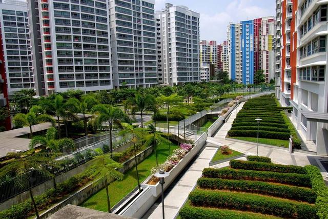 李光耀李显龙为什么能让新加坡居者有其屋，深圳房价怎么就那么难