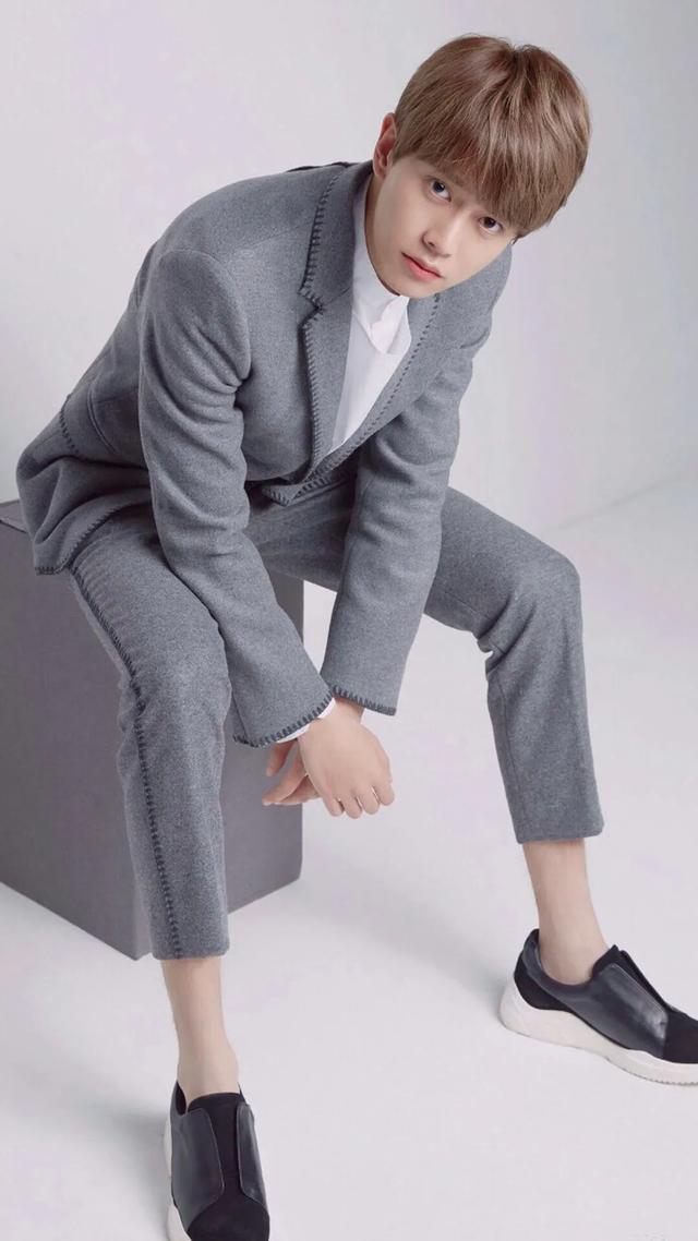 当172cm关晓彤遇到178cm任嘉伦，到底是谁谎报了身高？