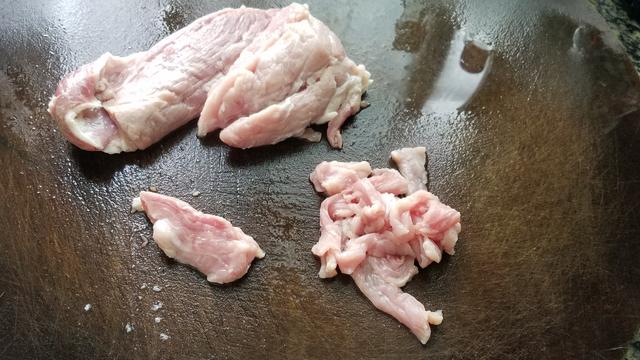 又香又好吃的酸菜肉丝粉，做法跟材料很简单，想吃就做