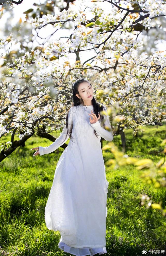 62岁杨丽萍：她一出道就自带光环，熟龄天真下是极致女权主义！