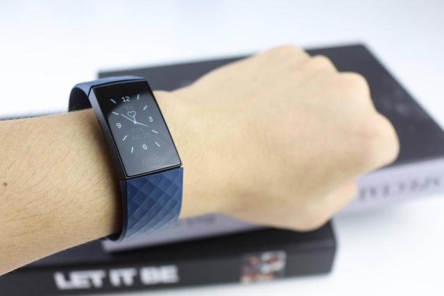 售價(jià)過千的智能手環(huán)強(qiáng)在哪？Fitbit Charge 4告訴你：這就叫專業(yè)