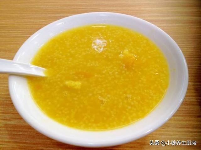 熬小米粥时，“最忌”直接下锅，教你正确方法，小米粥又浓又香