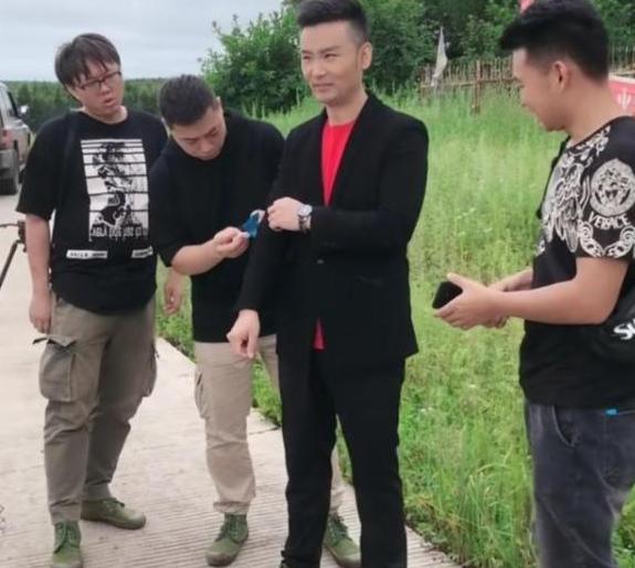曾被全村资助学费，父亲也因他终身残疾，如今刘和刚豪宅意外曝光