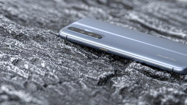 才成立一周年就出来搞事？realme官宣来了：黄金