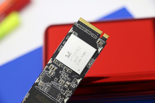 M.2固态玩RGB，支持神光同步，传输速度超3000MB/s，玩游戏更畅快