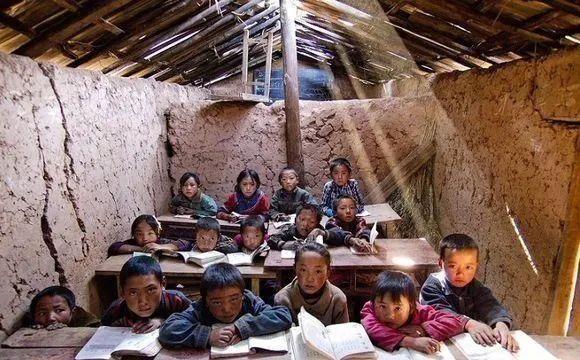 央视主持人董卿的美国豪宅，价值0.6亿元，每年向美国缴纳70万税