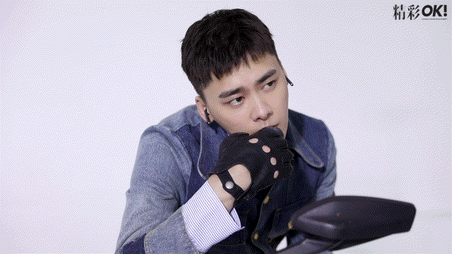 李易峰荣登OK精彩杂志海报，粉丝：峰峰同款耳机