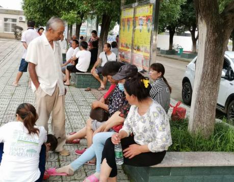 湖北黄梅濯港镇十里益海小学：乐当灾民的“店小二”