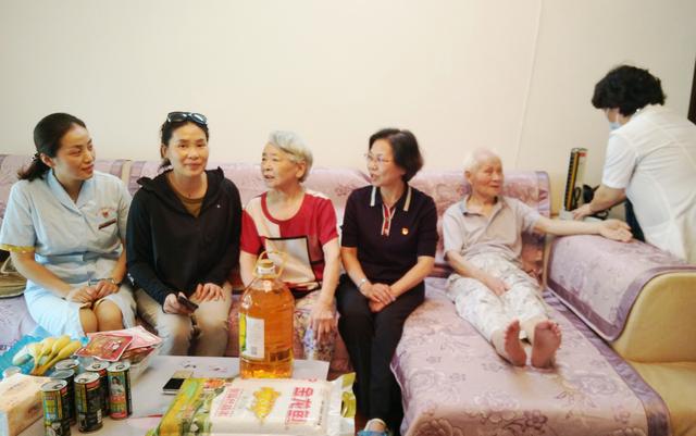 南昌市洪都中医院送健康进社区