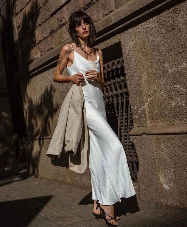 原来“淡漠色系”你早就穿过了！| 时尚