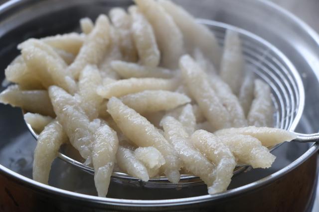 春天，土豆別燉著吃，換個方法拌一拌，開胃解饞，一次2碗不過癮