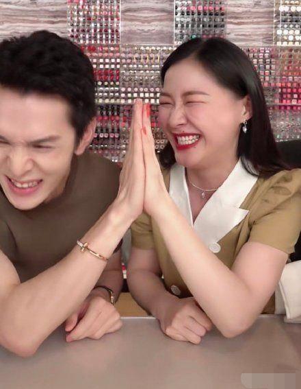 金靖做客李佳琦直播间金句不断，网友：这是花