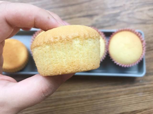 海绵蛋糕在家做，不用分蛋新手也能零失败，平整不开裂，松软香甜