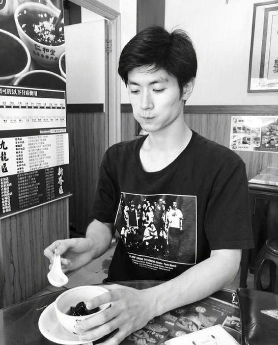 范冰冰更博“努力坚强的活着”，被指责无下限