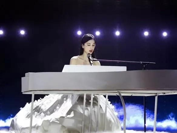 姐姐们兴风作浪屡屡诞生全网黑，端水大师黄晓