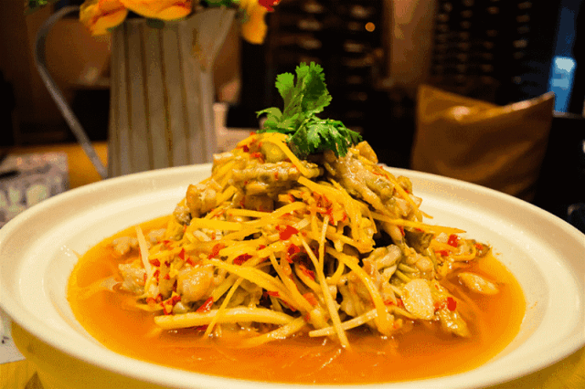 冷吃兔拍了拍“钵钵鸡”，乐山和自贡，谁是你们心里的Top1?