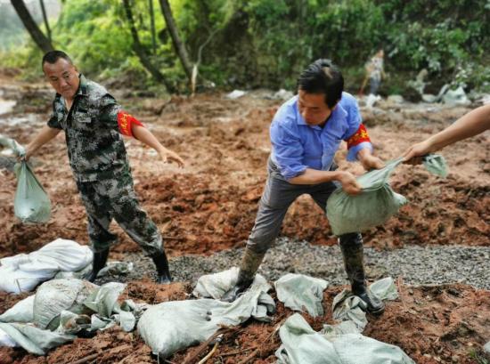 湖北阳新李发洪：“防汛抗洪特殊时期，我不能缺席。”