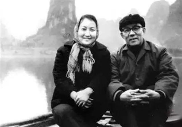 37年前是兄妹，37年后是夫妻，俩人相伴40年，外