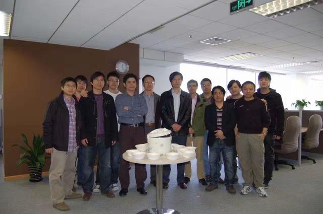 小米跻身全球第4，雷军靠在5点疫情中一天，戴口