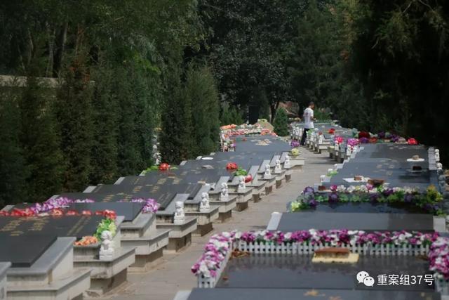 北京百子湾家园旁现千余平米墓地，有大量空墓穴，民政部门称无任何手续