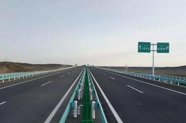新疆又一条公路即将通车，以后去乌鲁木齐、阿勒泰更方便了