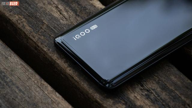 游戏专业性能强，生而强悍 iQOO 3