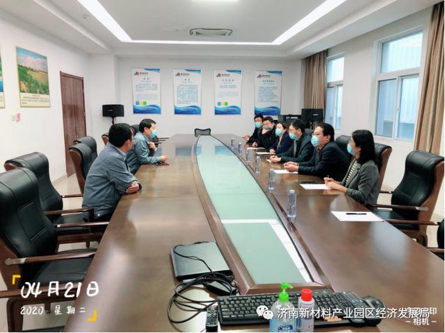 区工信局局长巨云兴到园区调研
