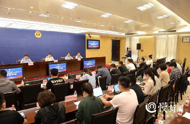 重庆警方去年破获经济犯罪案件1394起，挽回经济损失8.1亿元