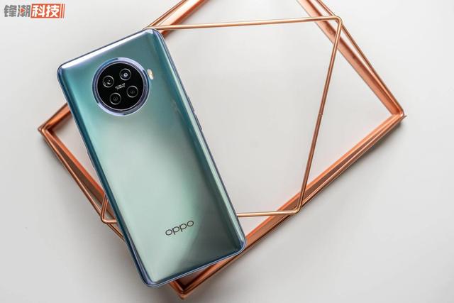 超级玩家配色上新：OPPO Ace2 极光银图赏