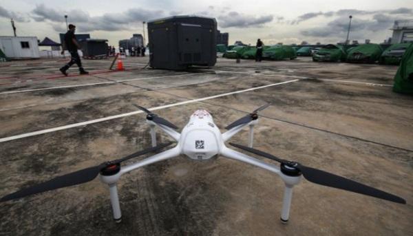 既隔离又维护治安 新加坡警察部队出动无人机巡