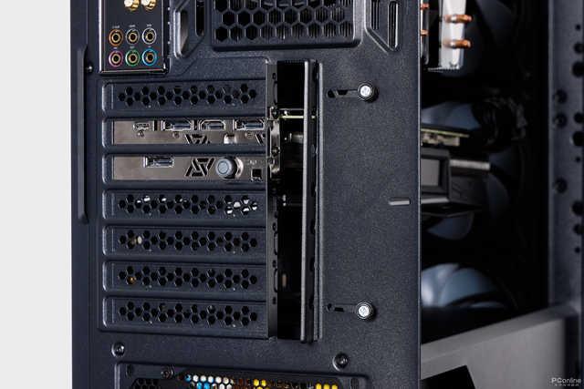 半侧透又贵又丑？200块的全景侧透机箱了解一下