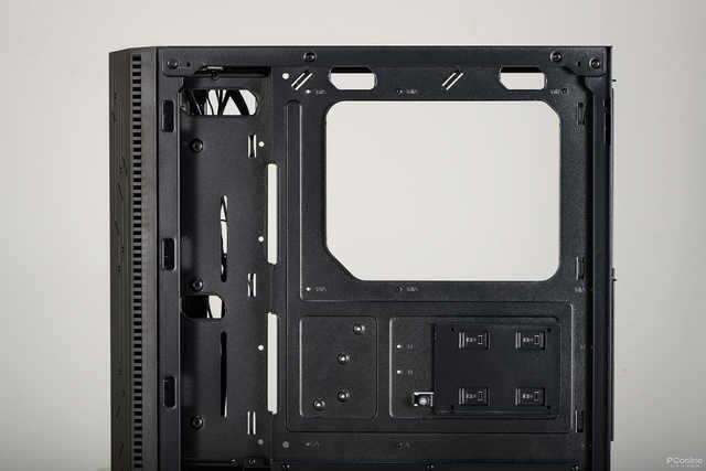 半侧透又贵又丑？200块的全景侧透机箱了解一下