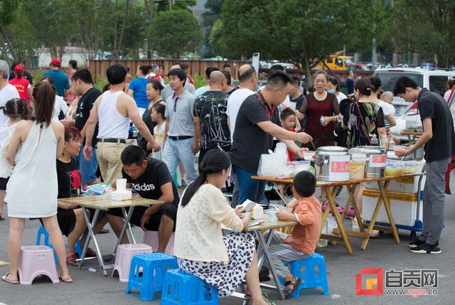 地摊走起！自贡人熟悉的烟火气又回来了