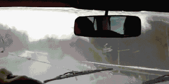 这些雨天驾驶十大危险行为！您有中招吗？