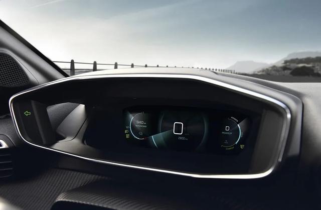 十几万的车，却有全球首款 3D 仪表盘，它用起来到底怎么样？