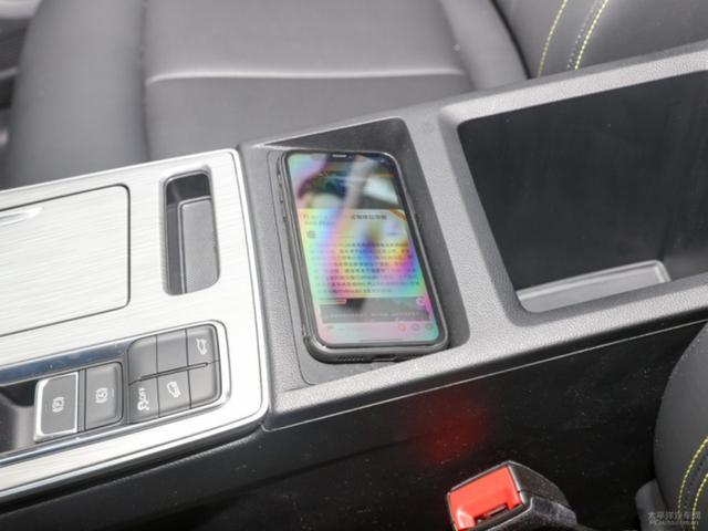 新车标\u002F斑马系统 荣威RX5 PLUS到底香不香？