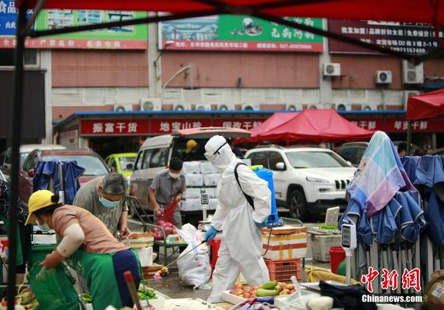 湖北多地农贸市场开展全面消杀工作