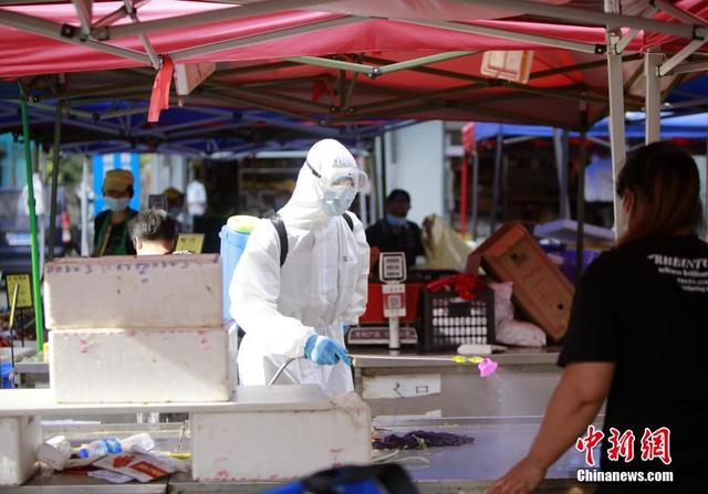 湖北多地农贸市场开展全面消杀工作