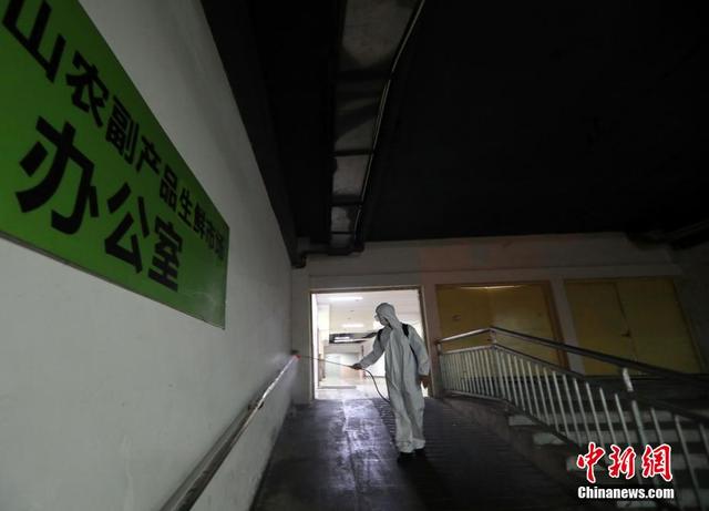 湖北多地农贸市场开展全面消杀工作