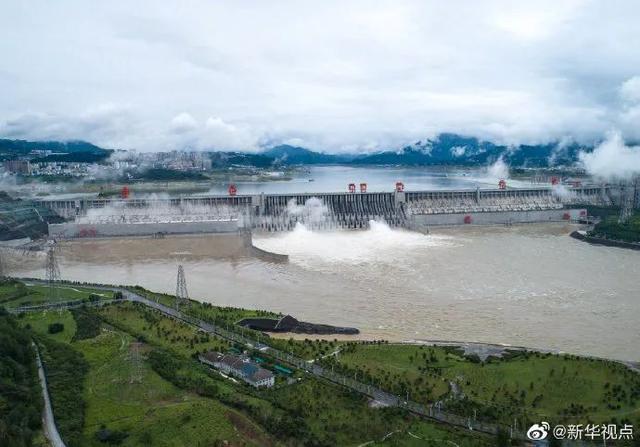 三峡！今年第一次泄洪