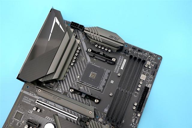 甚至还要略强于顶级的X570主板！微星MPG B550 GAMING CARBON WIFI评测