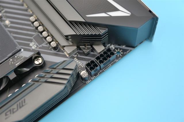 甚至还要略强于顶级的X570主板！微星MPG B550 GAMING CARBON WIFI评测