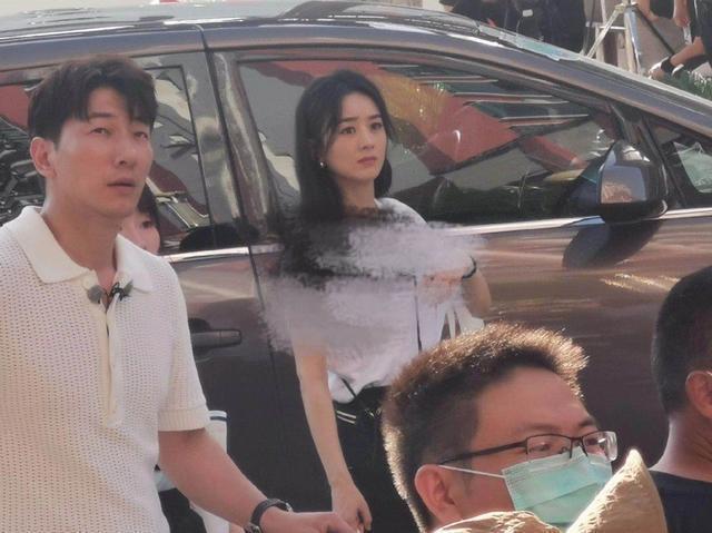 【买菜】赵丽颖黄晓明买菜 抢她手里的帆布包两人画面太欢乐