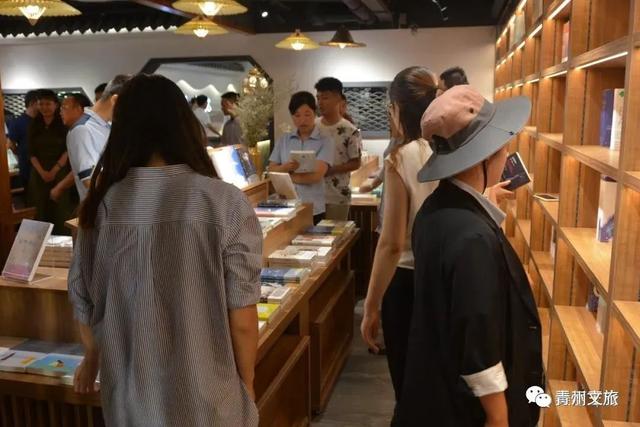 新华书店·南湖书院开业暨王府街道综合文化服务中心启用仪式举行