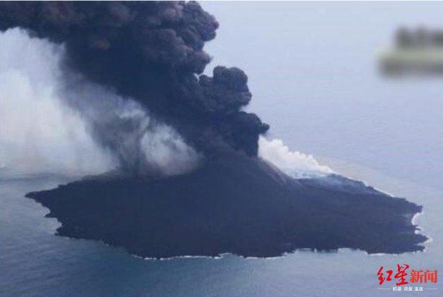 火山■日本东京火山喷发 喷出的浓烟高度达到了4700多米