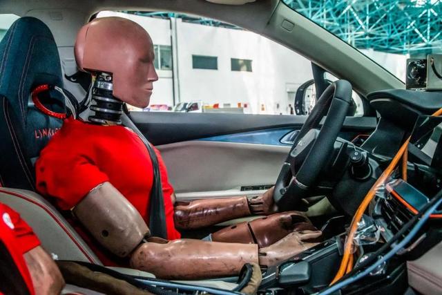 领克06大型“翻车”现场，到底什么才是“真”安全？