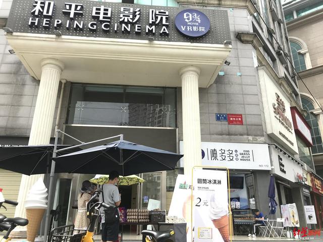 复映|成都一影院复映首日票卖光 共收入16.5元很开心