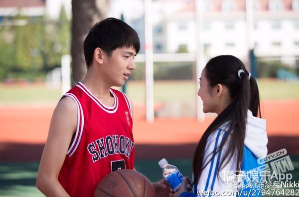 还记得《最好的我们》里面的韩叙吗？他现在长这样