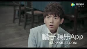 还记得《最好的我们》里面的韩叙吗？他现在长这样